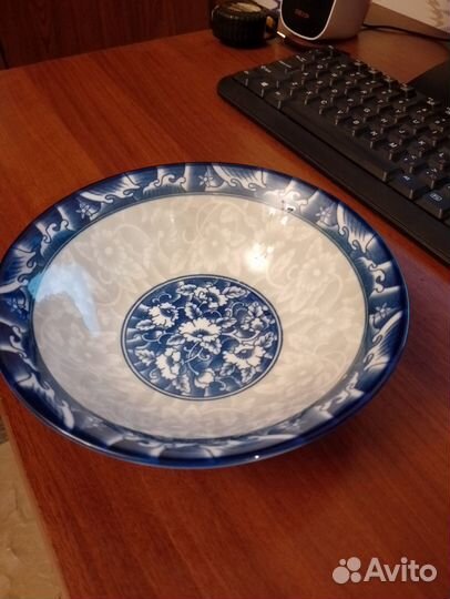 Тарелка порционная. Салатник глубокий, синий