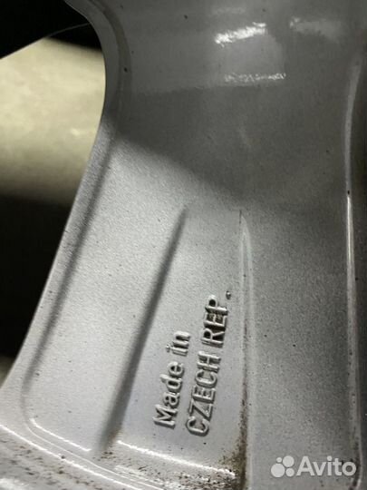 R20 Bridgestone Blizzak LM-25 225/50, PCD 5x112 DIA 66.6