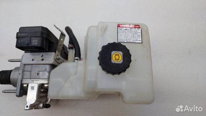 Главный тормозной цилиндр Lexus Es300H axzh10