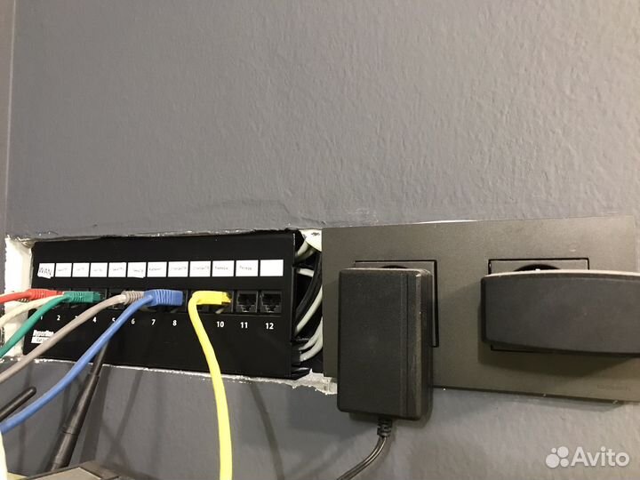 Патч-панель настенная Hyperline PPW-12-8P8C-C5E-FR