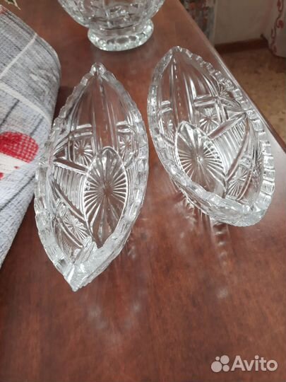 Вазы и рюмки хрустальные