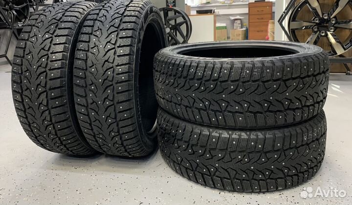 Royal Black Royal Stud II 235/55 R20 102T