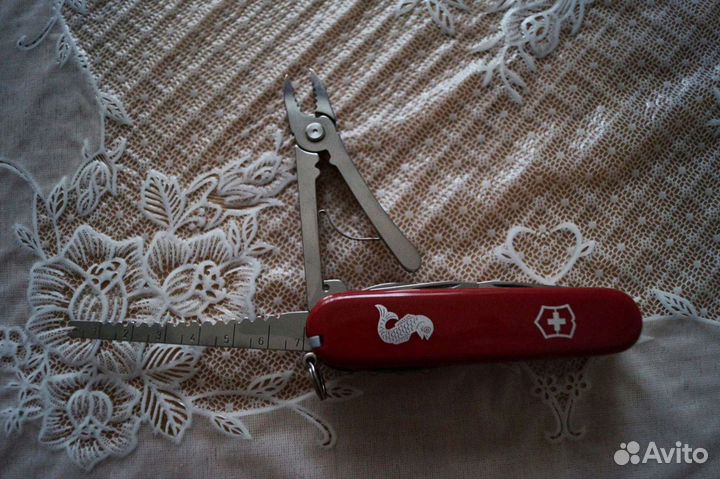 Нож Victorinox 1.3653.72 angler