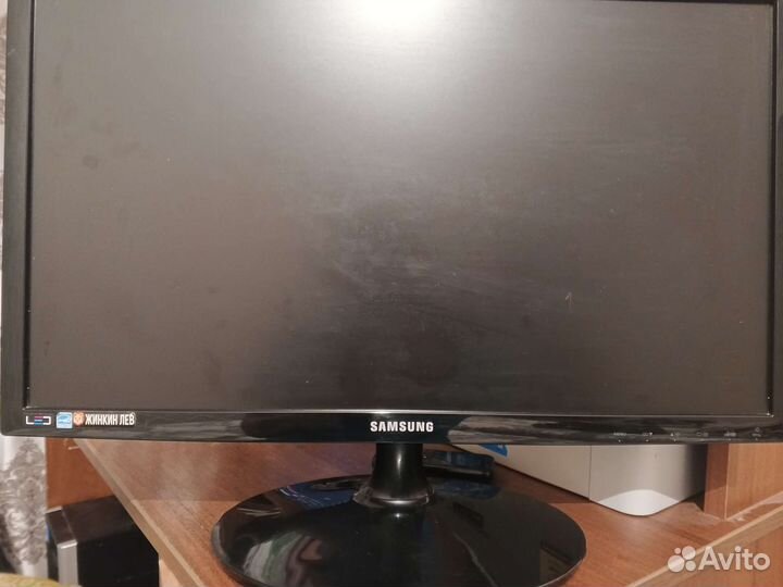 Монитор Samsung SyncMaster 21.5 дюймов