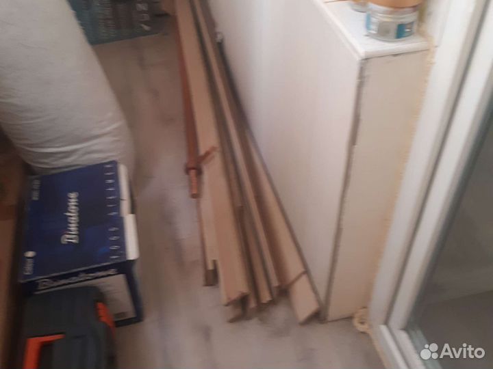 Остатки фарнитуры от двери