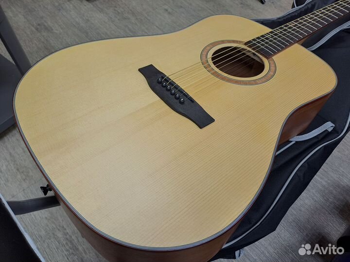 Гитара акустическая дредноут с чехлом