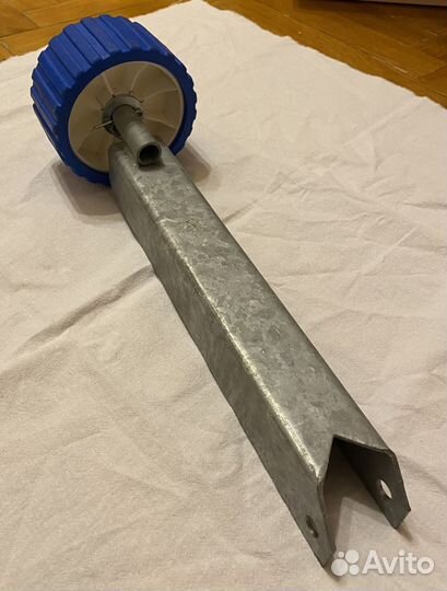 Ролик для лодочного прицепа