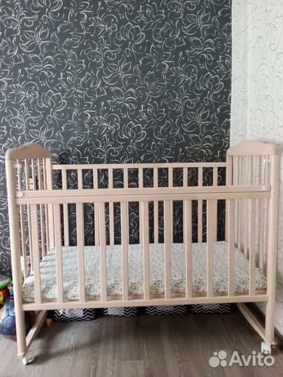 Детская кроватка