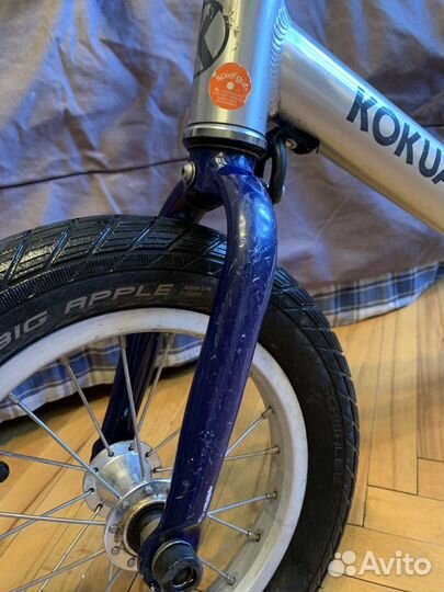 Беговел и шлем kokua