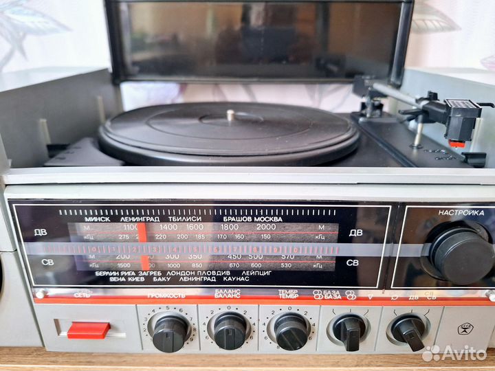 Проигрыватель винила 