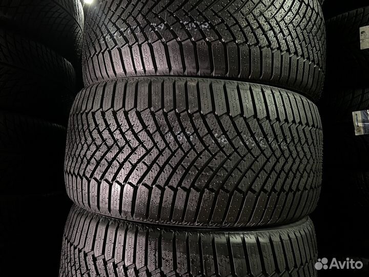 Yokohama BluEarth Winter V906 285/40 R22 и 325/35 R22 111W