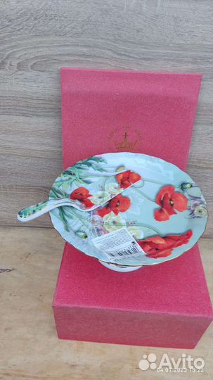 Тортница на ножке