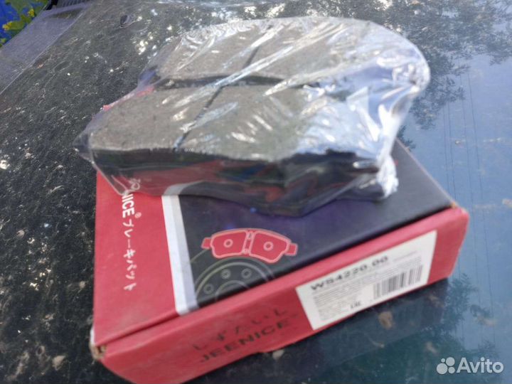 Колодки тормозные передние,Toyota Rav4,новые