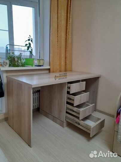 Стол с тумбой