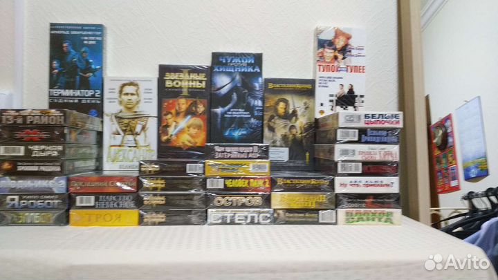 Видеокассеты с фильмами, мультфильмами
