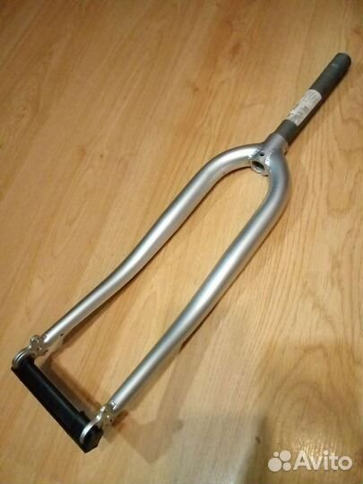 Вилка новая резьбовая под 26