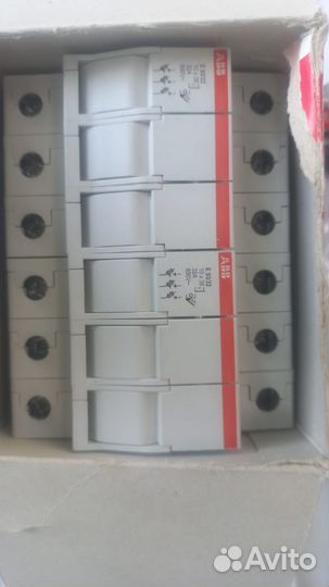 2CSM204753R1801 Рубильник с предохранителем E93/32