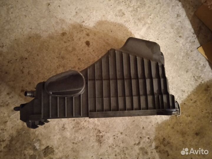 Корпус воздушного фильтра 7L6129614A Touareg, Q7