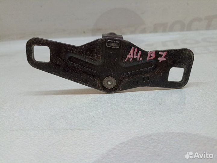 Ответная часть замка багажника Audi A4 B7 AUK