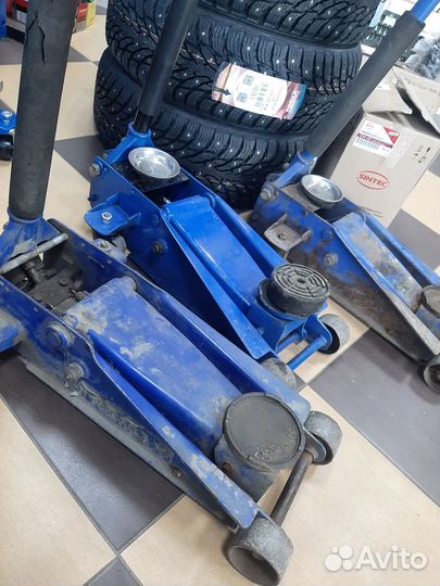 Домкрат подкатной 3т