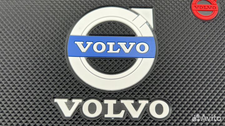 Силиконовый коврик на панель Volvo эмблема Вольво