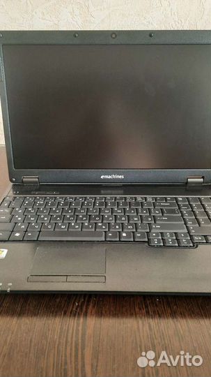 Ноутбук emachines E728
