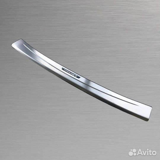 Toyota Prius Alpha накладка на бампер