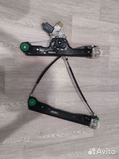 Моторчик стеклоподъемника BMW e87 левый