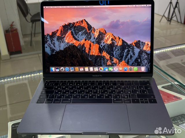MacBook Pro 13 8/256gb 2017г