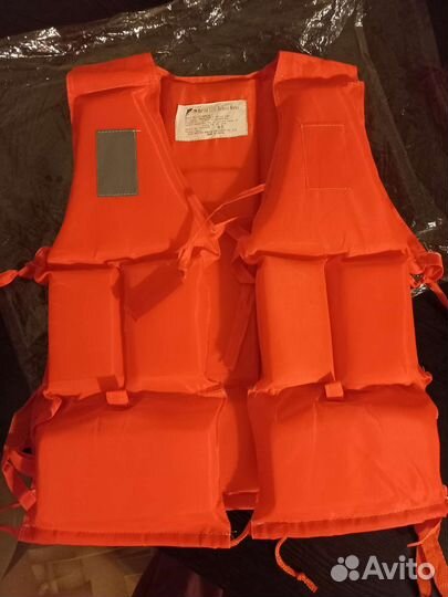 Жилет спасательный детский со свистком