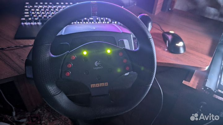 Руль Logitech momo Racing