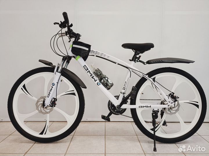 Велосипед BMW на литых дисках