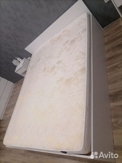 Кровать с матрасом 160х200