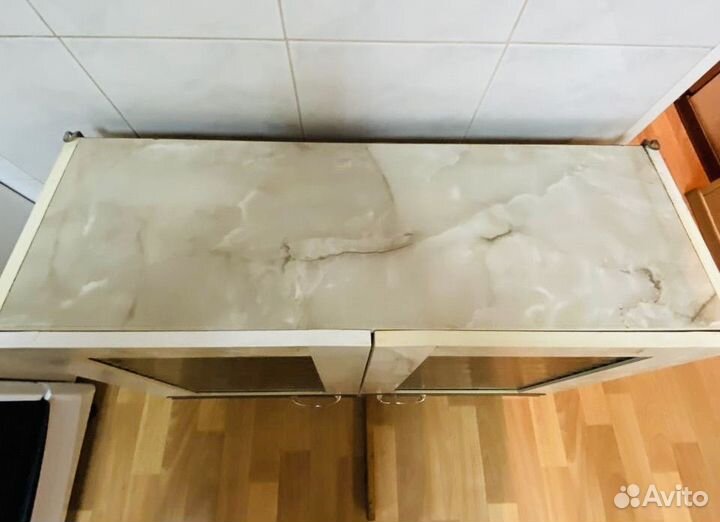 Кухонный навесной шкаф