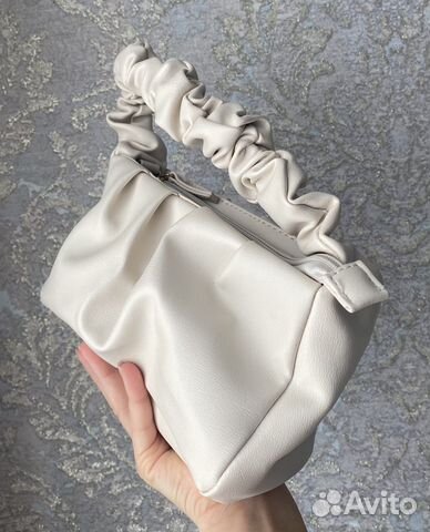 Сумка женская бежевого цвета