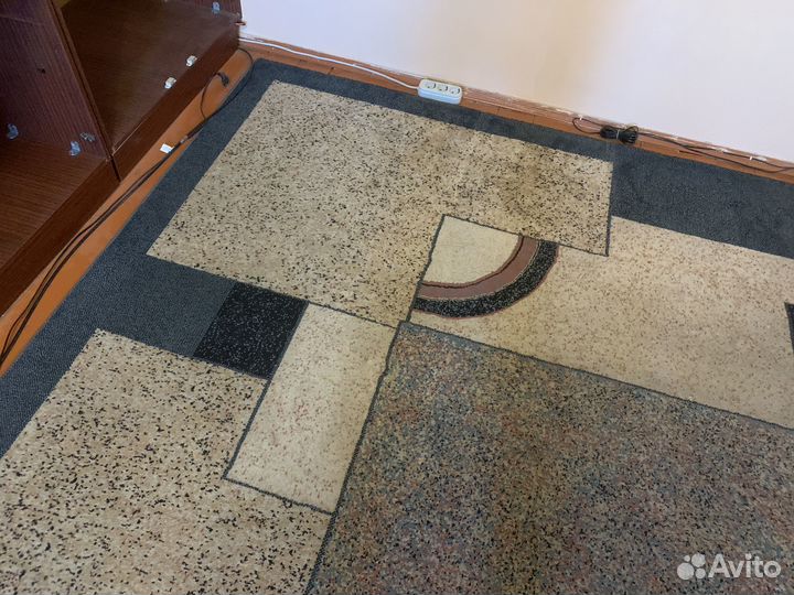 Ковер напольный прямоугольной формы 