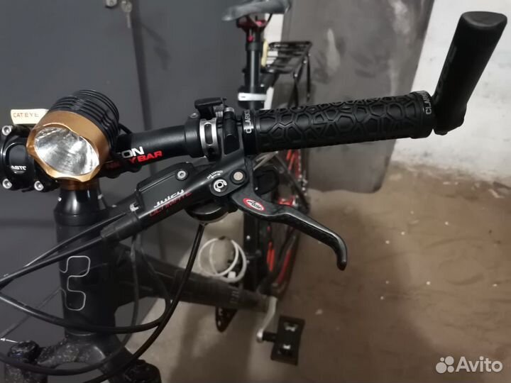 Cube reaction top 26” frame 18”