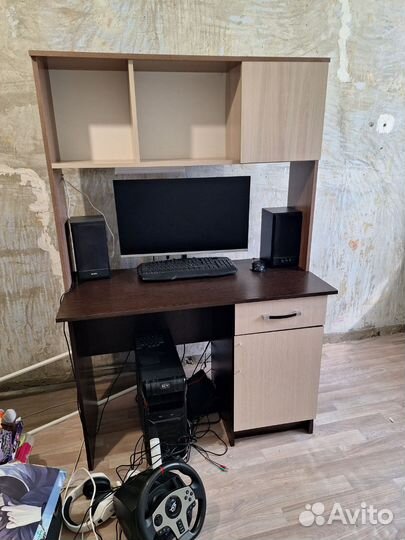 Компьютерный стол