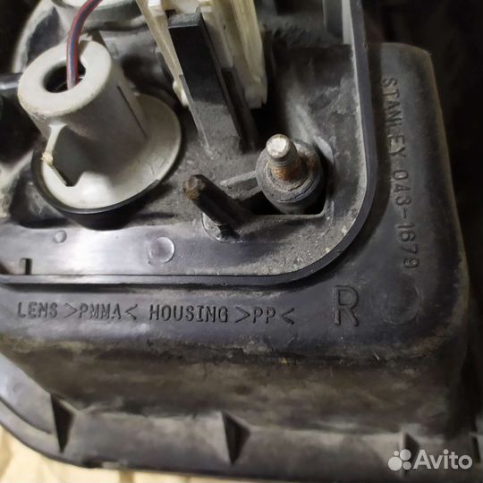 Mitsubishi colt 01 г задний правый фонарь