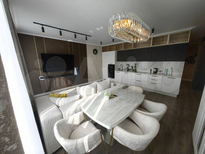 3-к. квартира, 90 м², 15/17 эт.