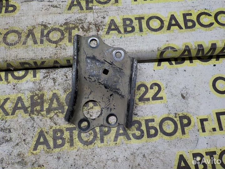 Кронштейн передней балки Toyota Corolla (E150) 20