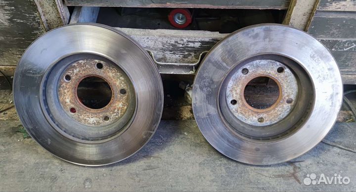 Передние тормозные диски Mitsubishi Lancer 10