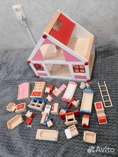 Игрушечный домик (дерево)