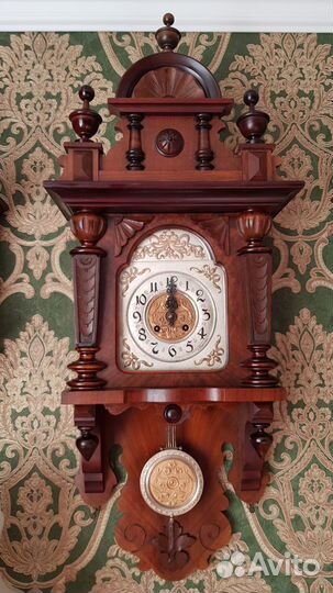 Настенные консольные часы с четвертным боем