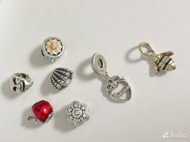 Продаю браслет оригинал Pandora и шармы