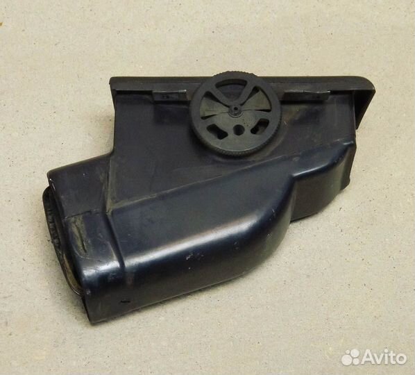 Дефлектор воздушный левый Audi 100 C3