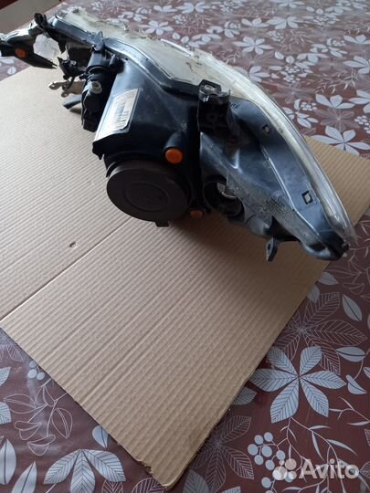 Фара в разбор передняя правая Тойота Аурис 2014