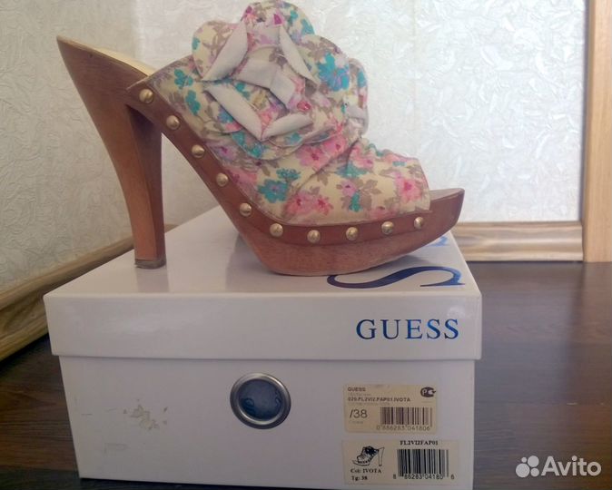 Guess Босоножки (сабо) guess в цветочек