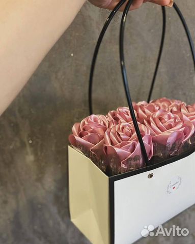 Букет из атласных роз