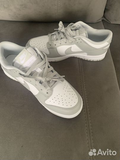 Кроссовки женские